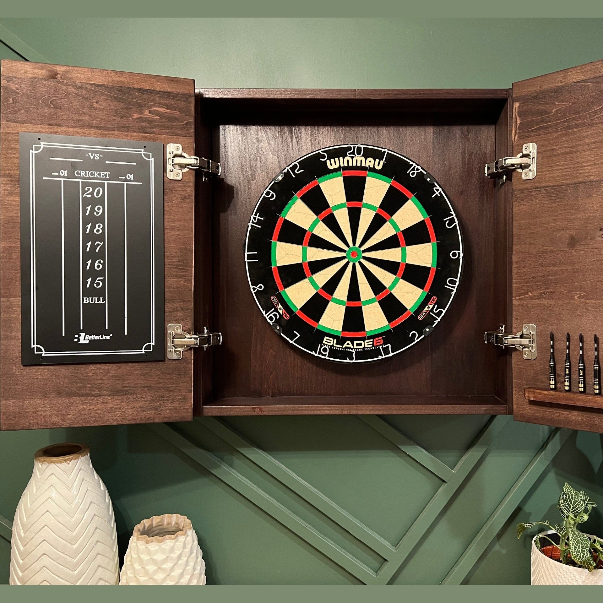 The Pub Dartboard Cabinet Set