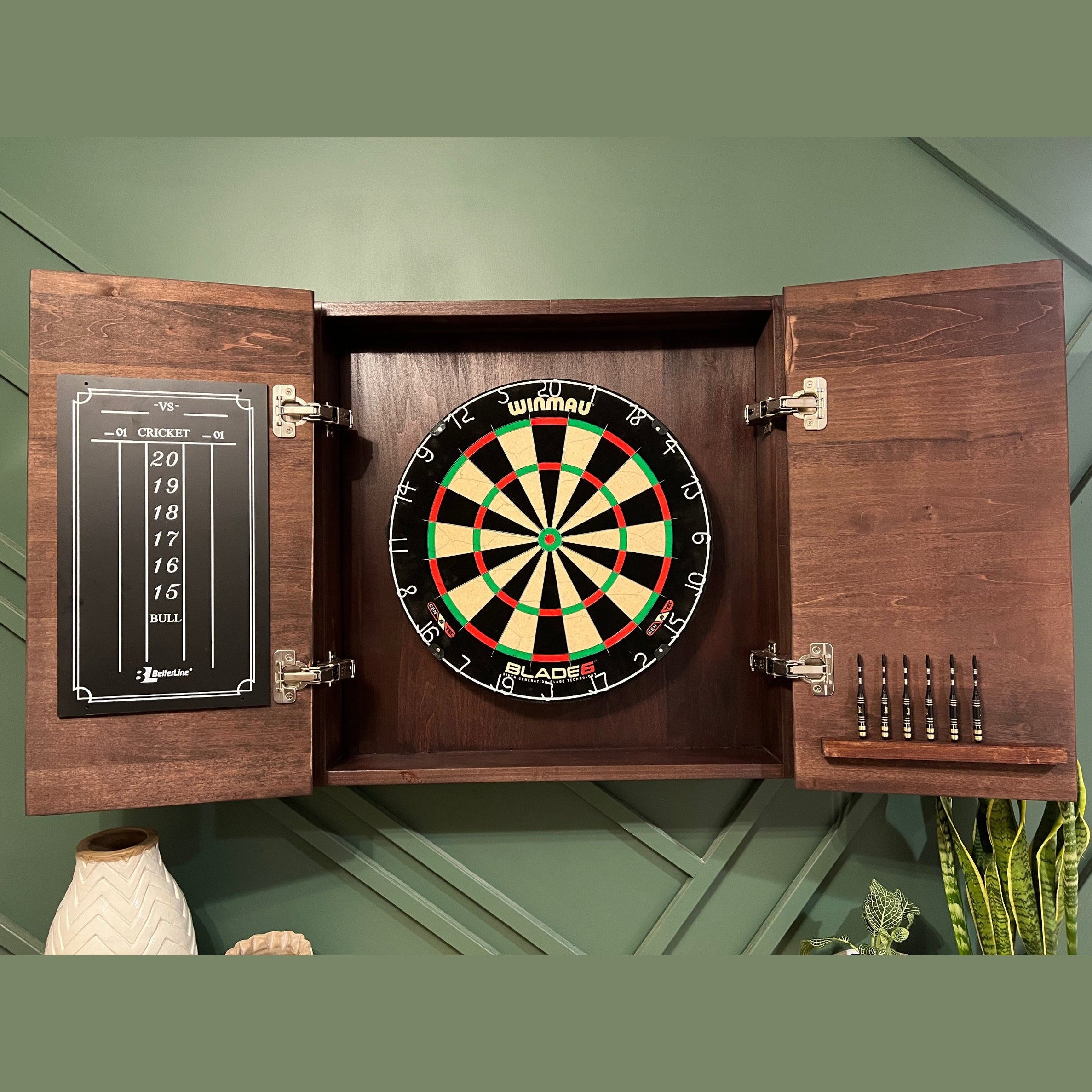 The Pub Dartboard Cabinet Set